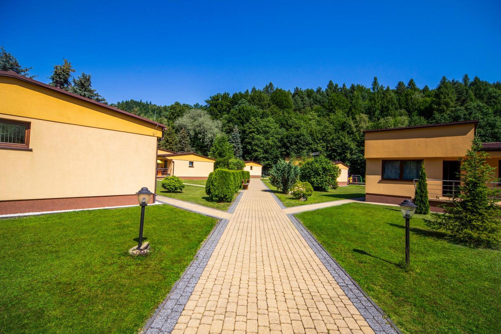 Ponikiew Resort Wadowice Exteriör bild